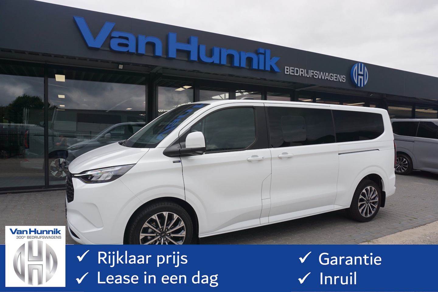 Ford Transit Custom Tourneo - 340L 2.5 PHEV 233PK Titanium X PRIJS INCL. BPM Leder, 19" LM, B&O, Pano, Elec. Schuifdeur, - AutoWereld.nl