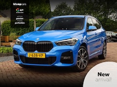 BMW X1 - sDrive20i M-Sport | St.verw | 19inch | Trekhaak | Misano Blu