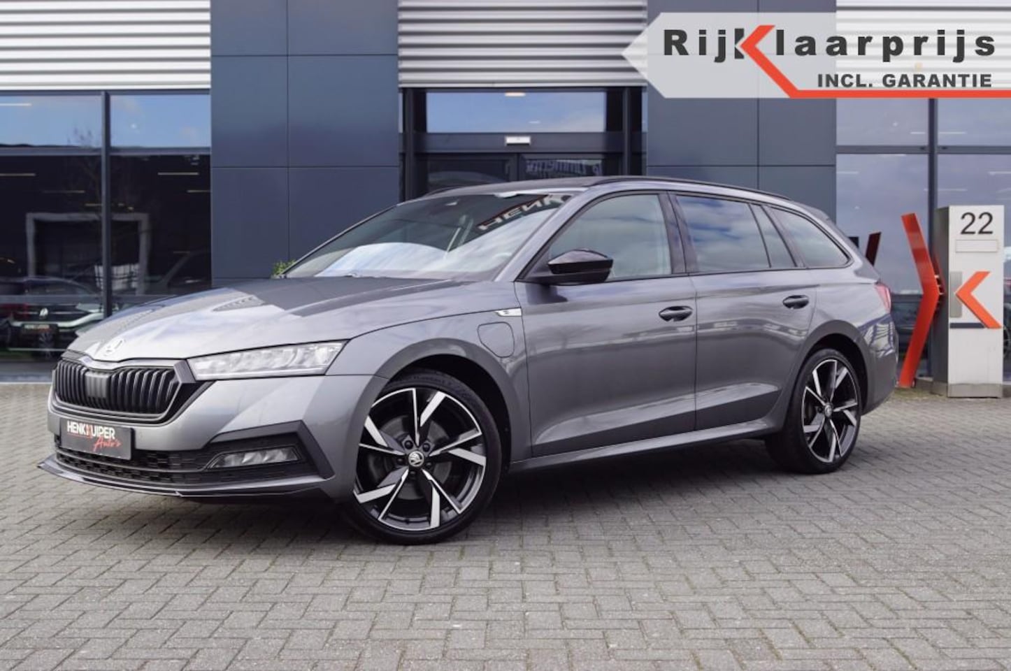 Skoda Octavia Combi - Combi 1.4 TSI iV 204pk Sportline/Panodak/Sportstoelen elektr./ ACC/DCC/Head-up/AppConnect - AutoWereld.nl