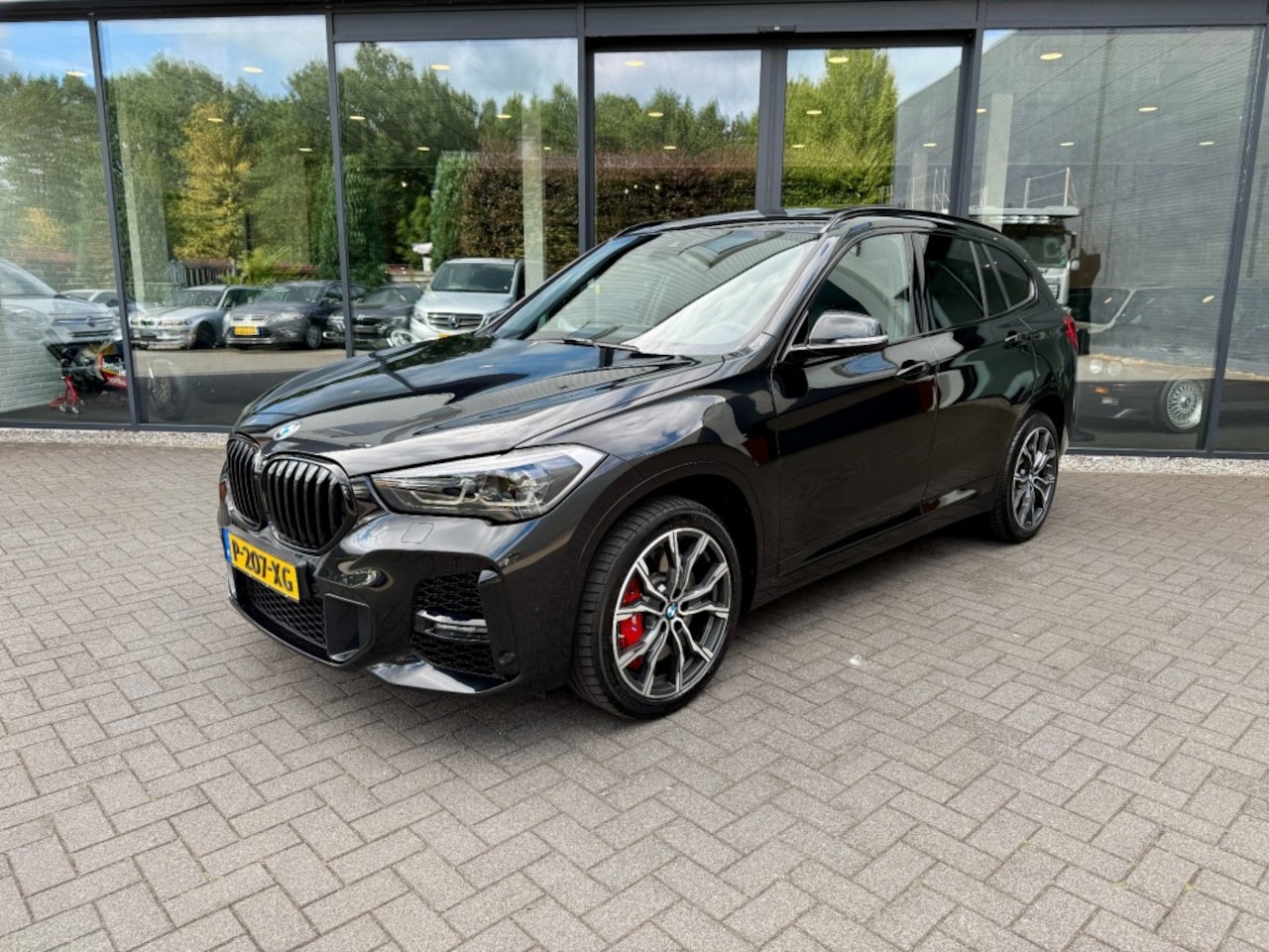 BMW X1 - sDrive20i M-Sport,Pano,LED,Stoel/stuurverw,Leer,Keyless,HUD,Camera,Dealer OH - AutoWereld.nl