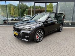 BMW X1 - sDrive20i M-Sport, Pano, LED, Stoel/stuurverw, Leer, Keyless, HUD, Camera, Dealer OH