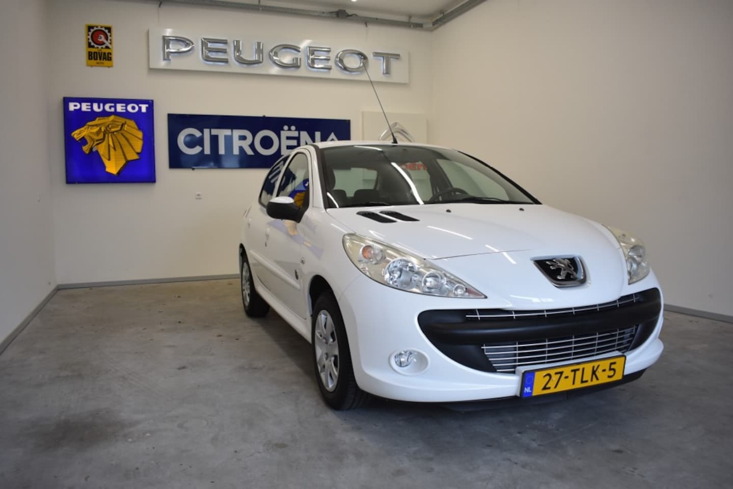 Peugeot 206 - 1.4 VTI 5 deurs Urban Move 33.000 Km. Uniek! 1e eig. 75 Pk. - AutoWereld.nl