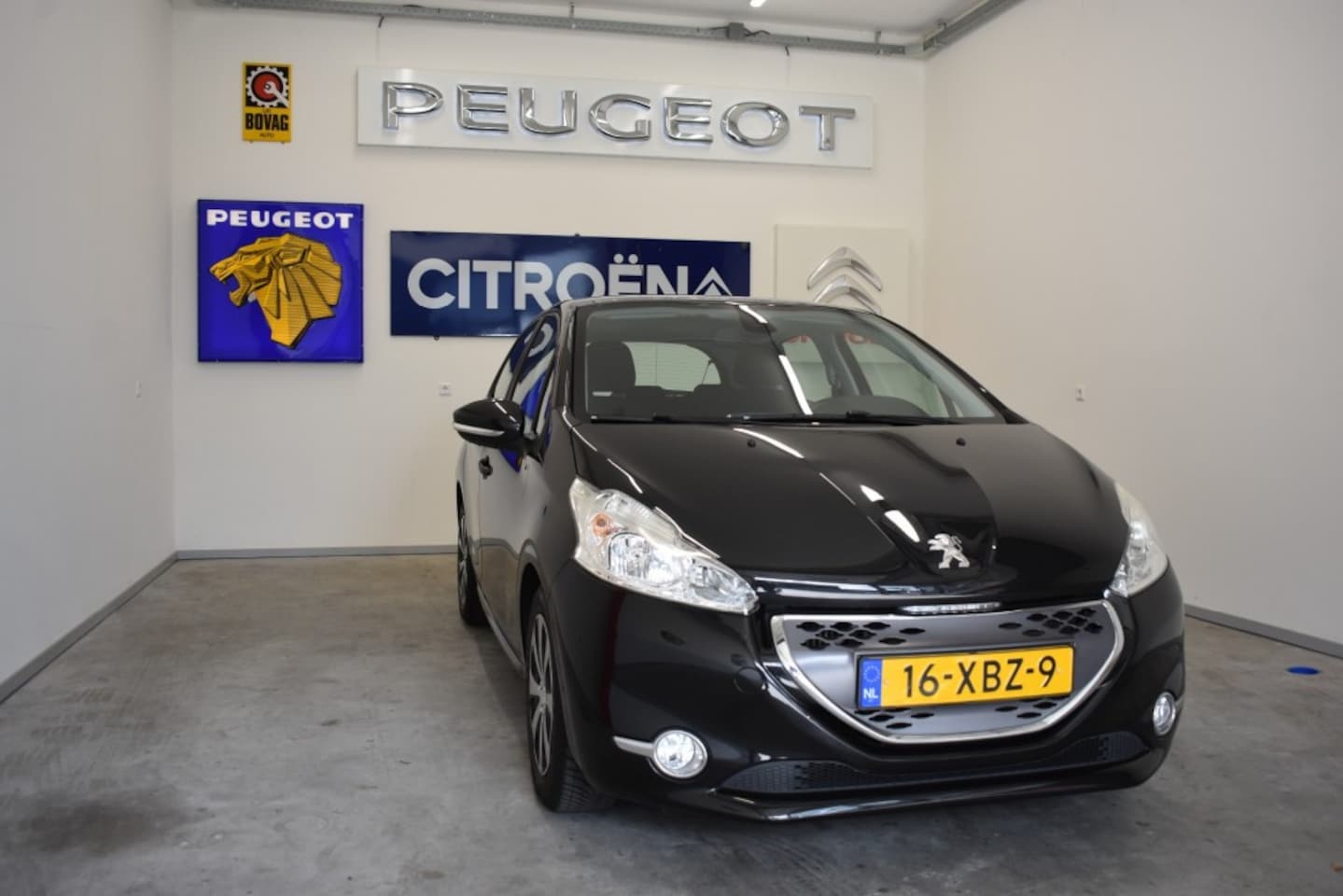 Peugeot 208 - 1.4 e-HDI Automaat 92.000 Km. 68 Pk. NO EXPORT. - AutoWereld.nl