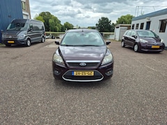 Ford Focus - 2.0 Titanium, airco/ navigatie/ achteruit sencoren