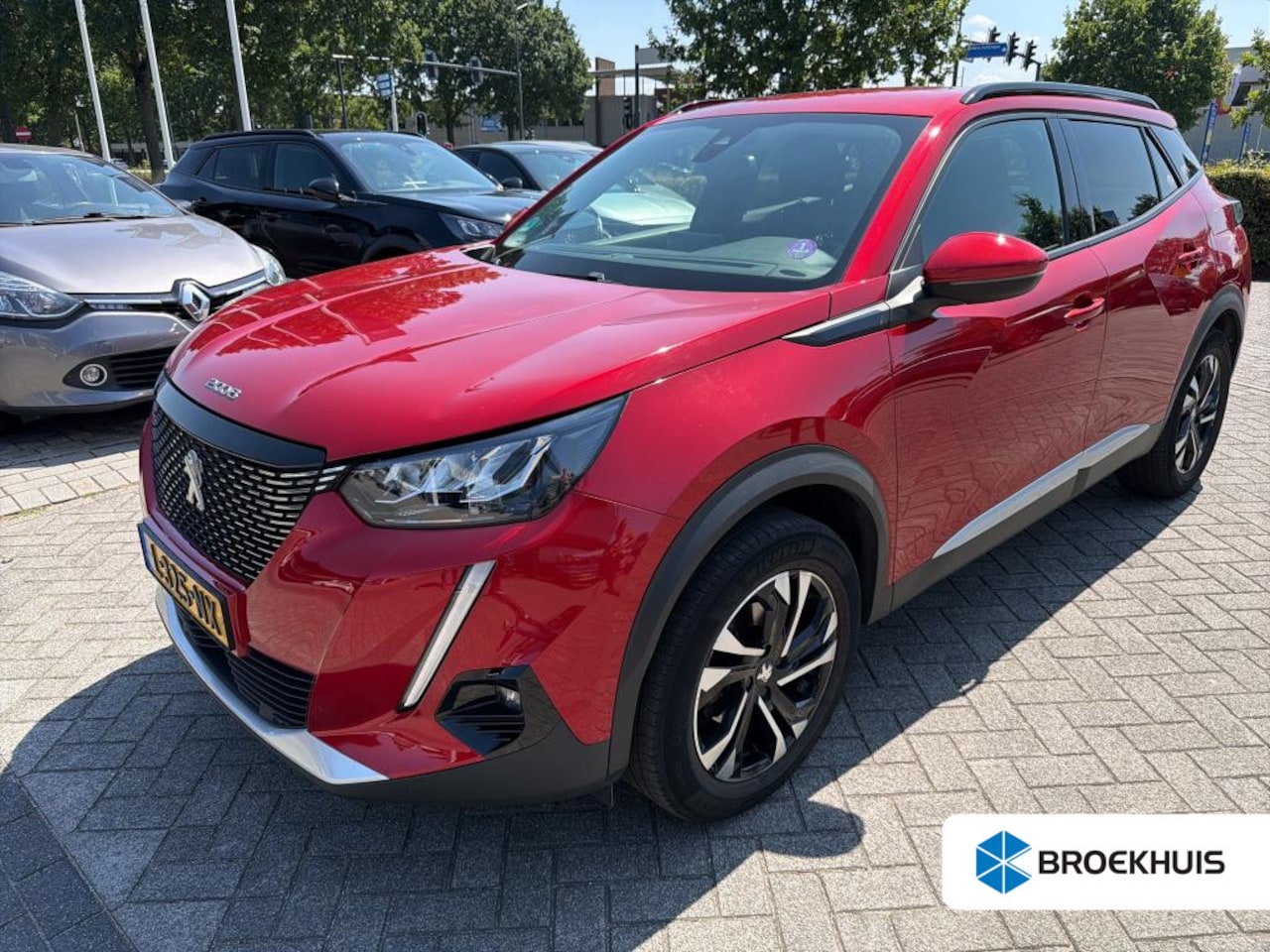 Peugeot 2008 - 1.2 PureTech 130pk EAT8 Allure Pack | Automaat | Navigatie | Camera | Trekhaak | Apple car - AutoWereld.nl