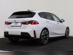 BMW 1-serie - 120 M Sport Automaat / Trekhaak / Sportstoelen / Achteruitrijcamera / Stoelverwarming / PD