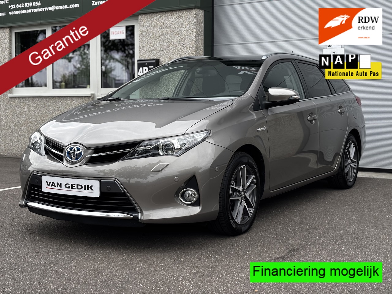 Toyota Auris Touring Sports - 1.8 Hybrid Lease Keyless Pano Navi Trekhaak Stoelver Nap - AutoWereld.nl