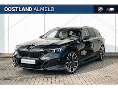 BMW 5-serie Touring - 550e xDrive M Sport Automaat / Trekhaak / Panoramadak / Comfortstoelen / Comfort Access /