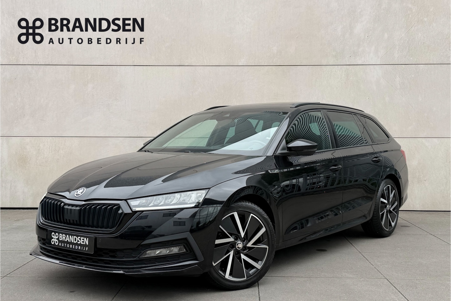 Skoda Octavia Combi - 1.5 e-TSI Sport Line Pano-Head up-ACC-Keyless-Trekhaak-18" - AutoWereld.nl