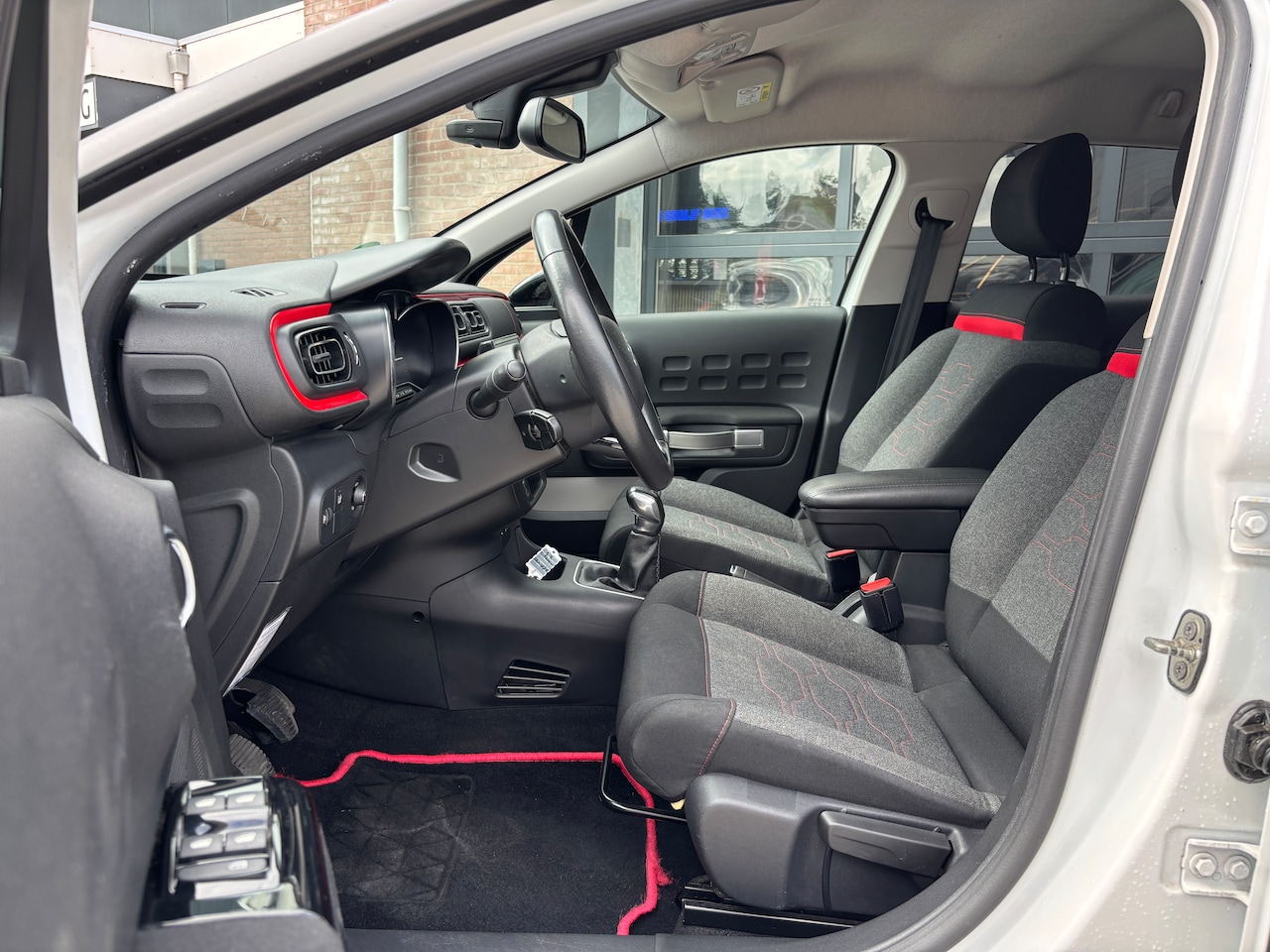 Citroën C3 - 1.2 PureTech S&S Shine Org-NL auto. D-riem verv. Navi. Clima. Camera.