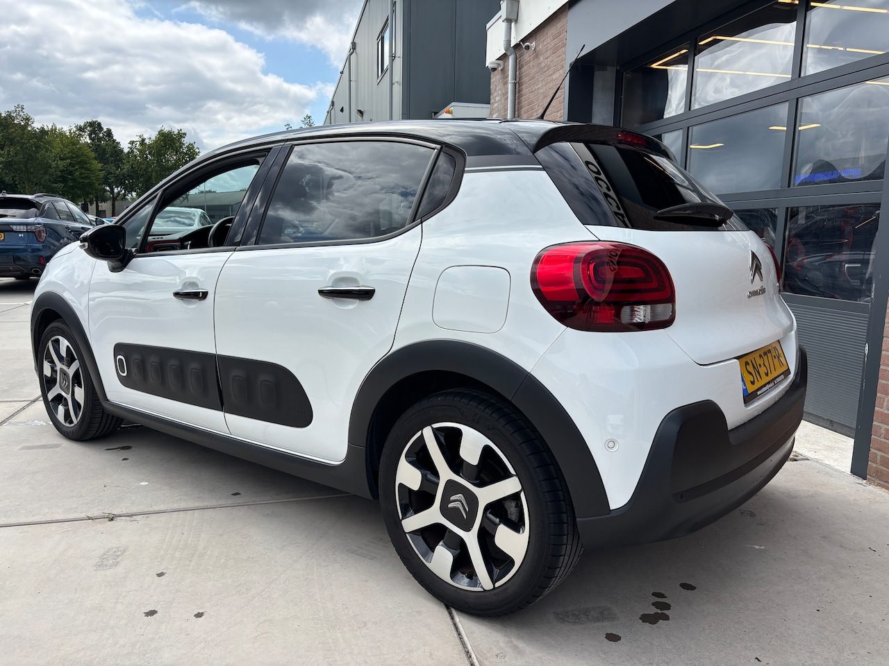 Citroën C3 - 1.2 PureTech S&S Shine Org-NL auto. D-riem verv. Navi. Clima. Camera.