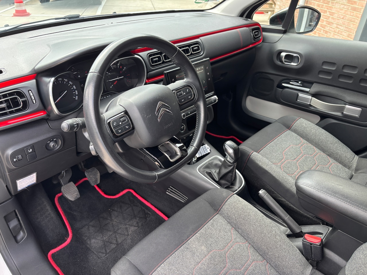 Citroën C3 - 1.2 PureTech S&S Shine Org-NL auto. D-riem verv. Navi. Clima. Camera.