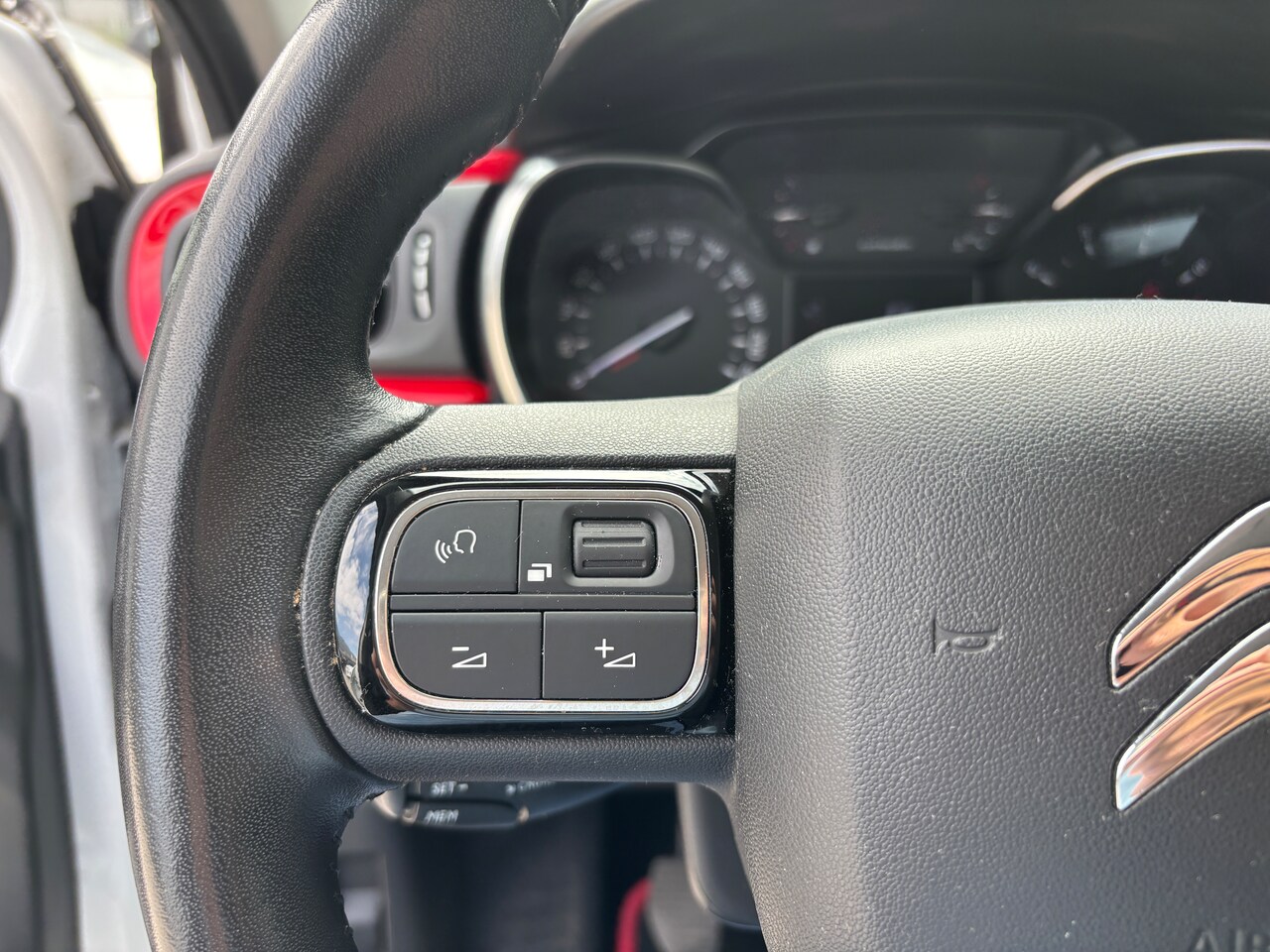 Citroën C3 - 1.2 PureTech S&S Shine Org-NL auto. D-riem verv. Navi. Clima. Camera.