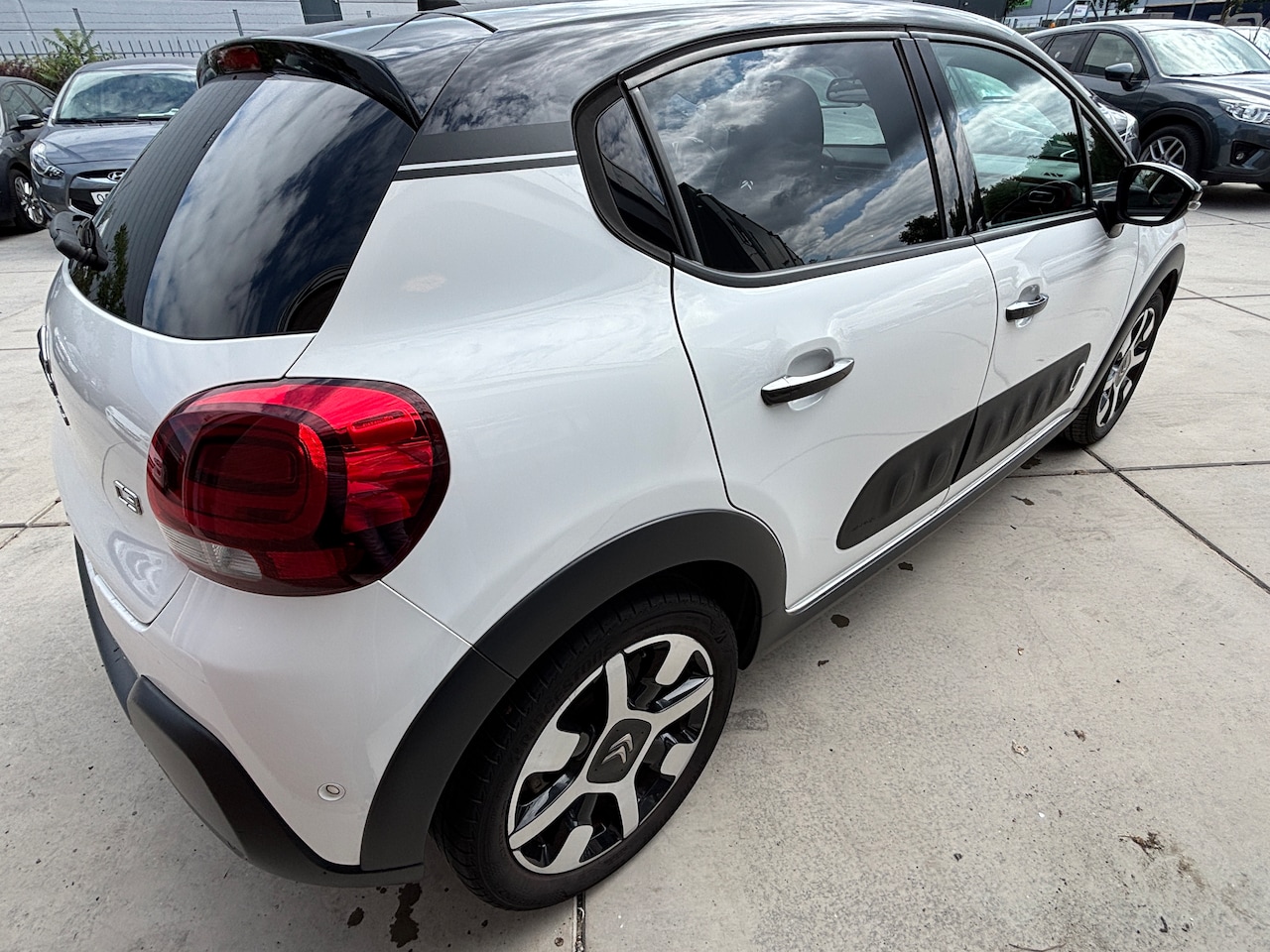 Citroën C3 - 1.2 PureTech S&S Shine Org-NL auto. D-riem verv. Navi. Clima. Camera.