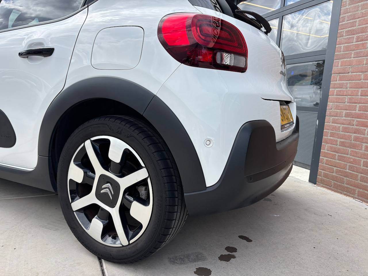 Citroën C3 - 1.2 PureTech S&S Shine Org-NL auto. D-riem verv. Navi. Clima. Camera.