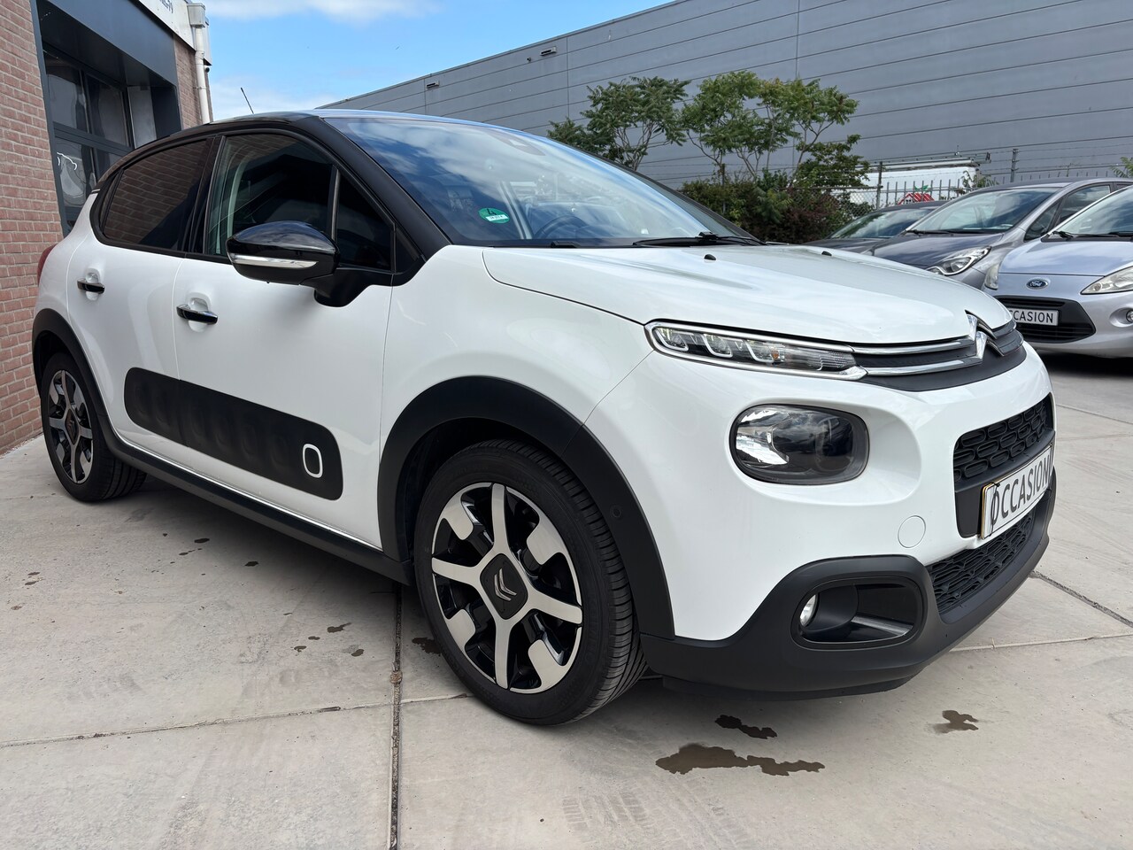 Citroën C3 - 1.2 PureTech S&S Shine Org-NL auto. D-riem verv. Navi. Clima. Camera.