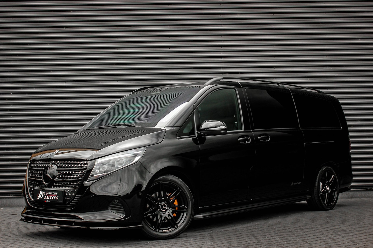 Mercedes-Benz V-klasse - 300d L3 240PK JB-EDITION EXTRA LANG / ELEK-SCHUIFDEUREN / NIGHT EDITION / DUBBEL CABINE DC - AutoWereld.nl