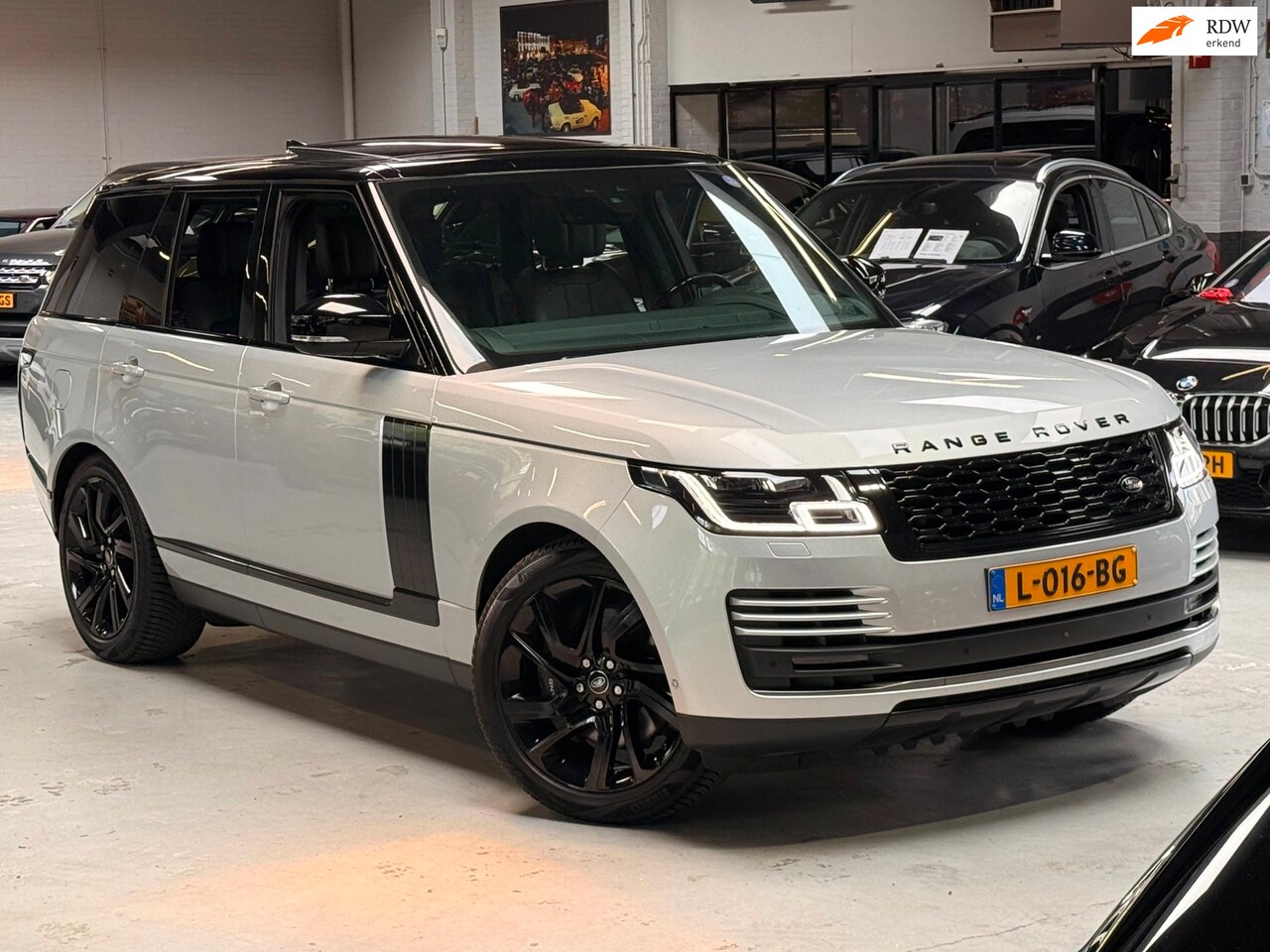 Land Rover Range Rover - P400e Vogue SVO Premium Palette Silver - AutoWereld.nl