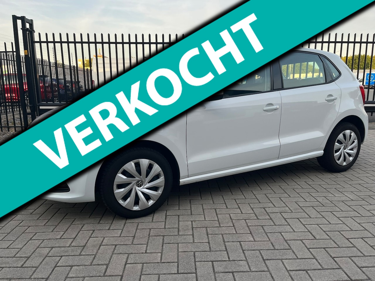 Volkswagen Polo - 1.0 75PK Airco Bluetooth Parkeersensoren - AutoWereld.nl