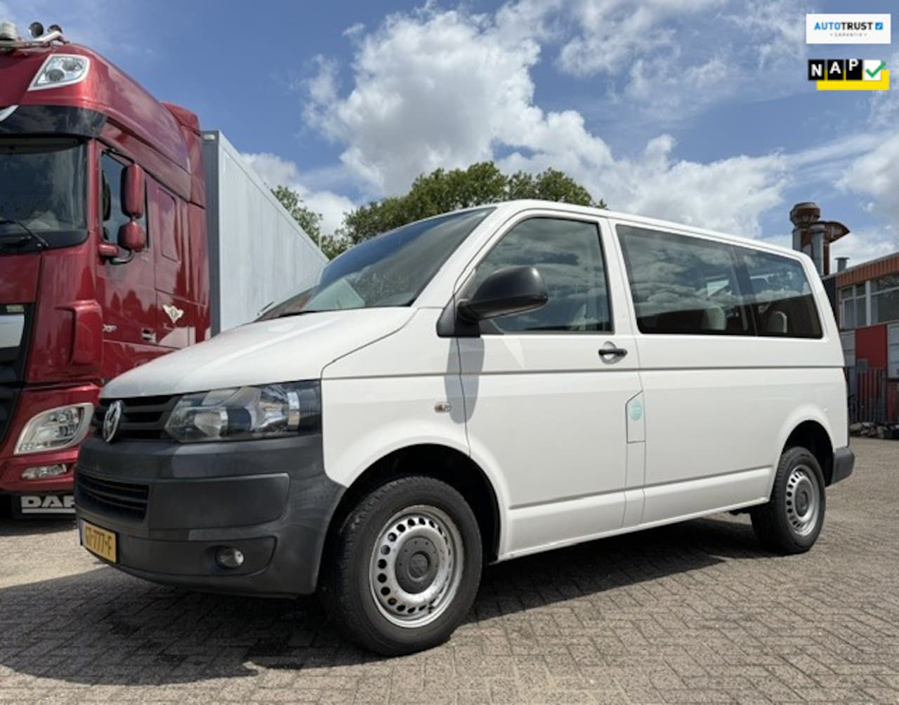 Volkswagen Transporter - 2e eigenaar/NAP/9-persoons/Airco - AutoWereld.nl
