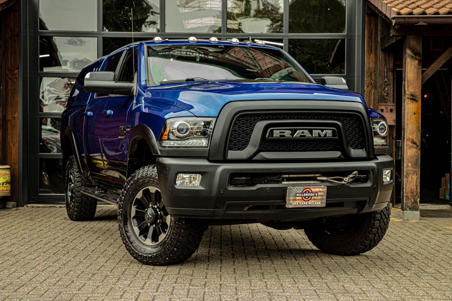Dodge Power Wagon - Dodge RAM 6.4 v8 2500 - AutoWereld.nl