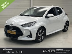 Toyota Yaris - 1.5 Hybrid 115 First Edition Navigatie / Afn. Trekhaak / All Weatherbanden / LM Velgen / N