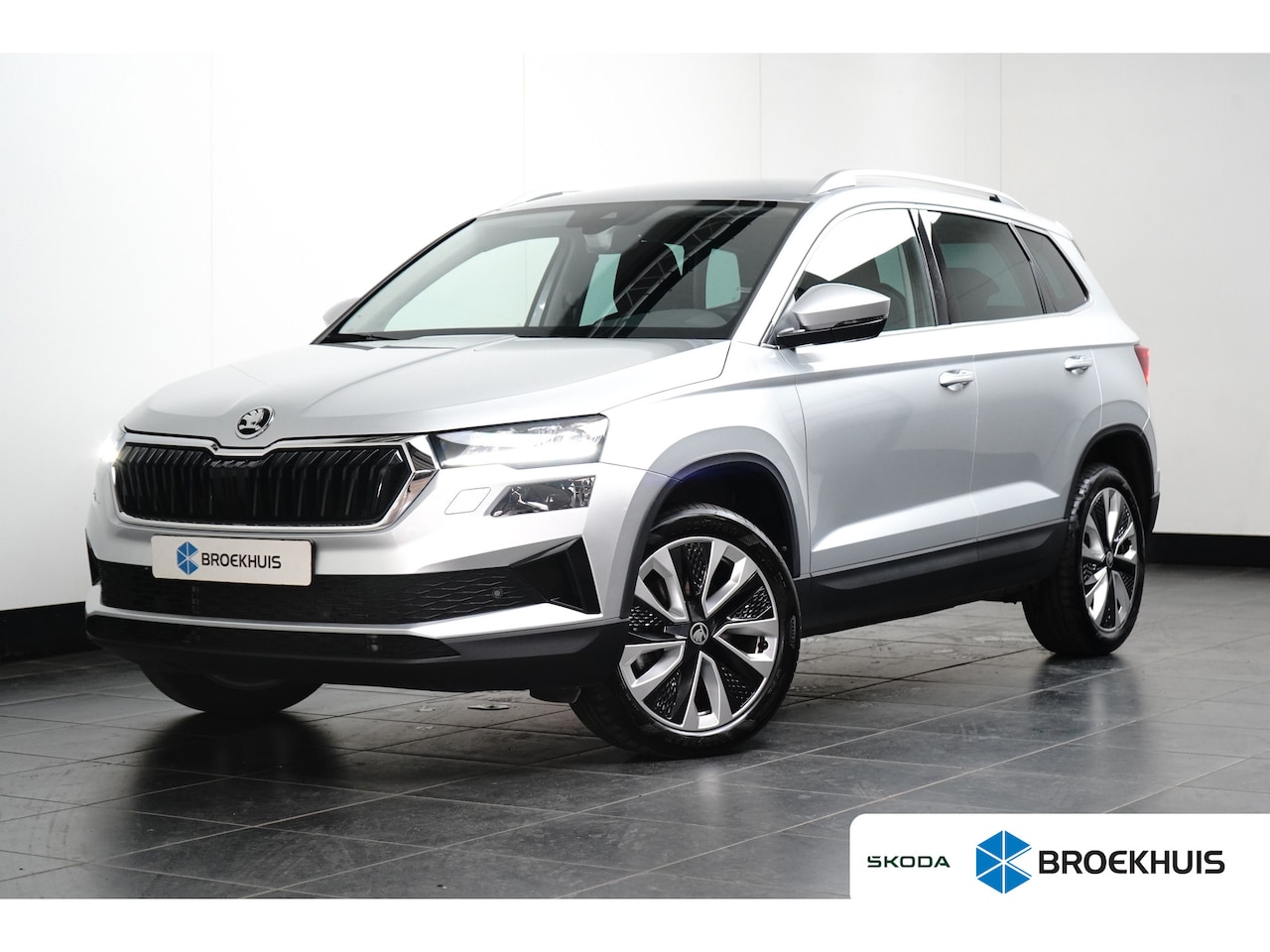 Skoda Karoq - 1.5 150PK DSG Selection | Achteruitrijcamera | Climate Control | Navigatie | Stoelverwarmi - AutoWereld.nl