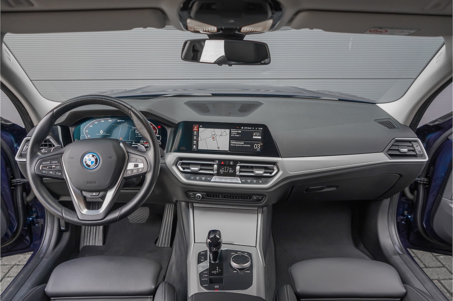 BMW 3-serie Touring - 330e ACC Laser HUD Keyless Camera 18" - AutoWereld.nl