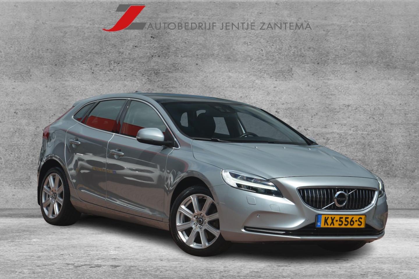 Volvo V40 - 2.0 D3 Inscription | Naviagtie | Panoramadak | Stand-kachel | Full LED | Leer | NL auto !! - AutoWereld.nl