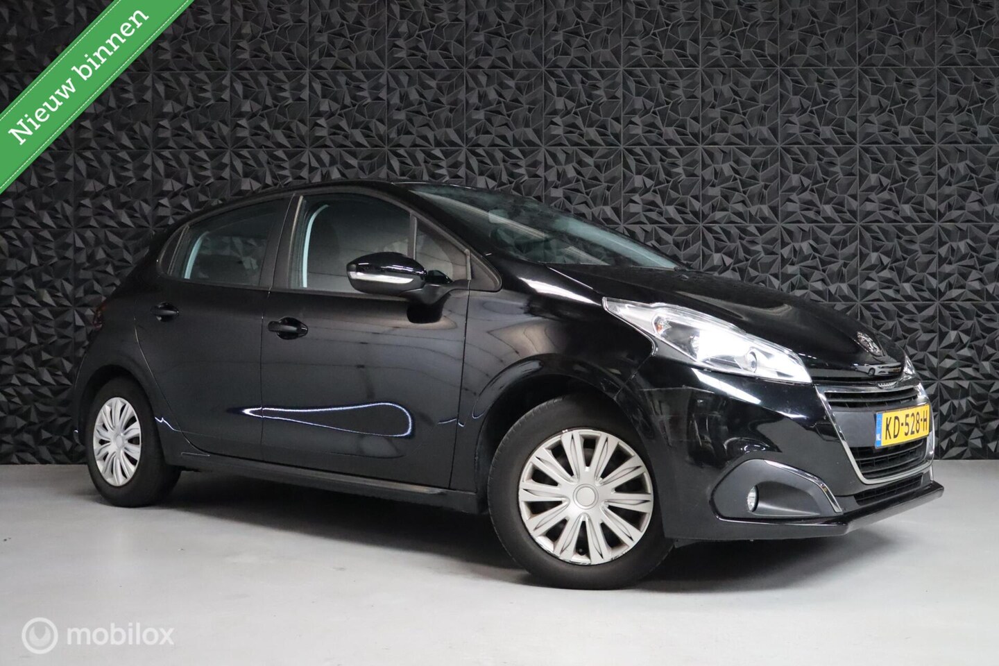 Peugeot 208 - 1.2 PureTech Blue Lion | Carplay | Parkeersensor - AutoWereld.nl