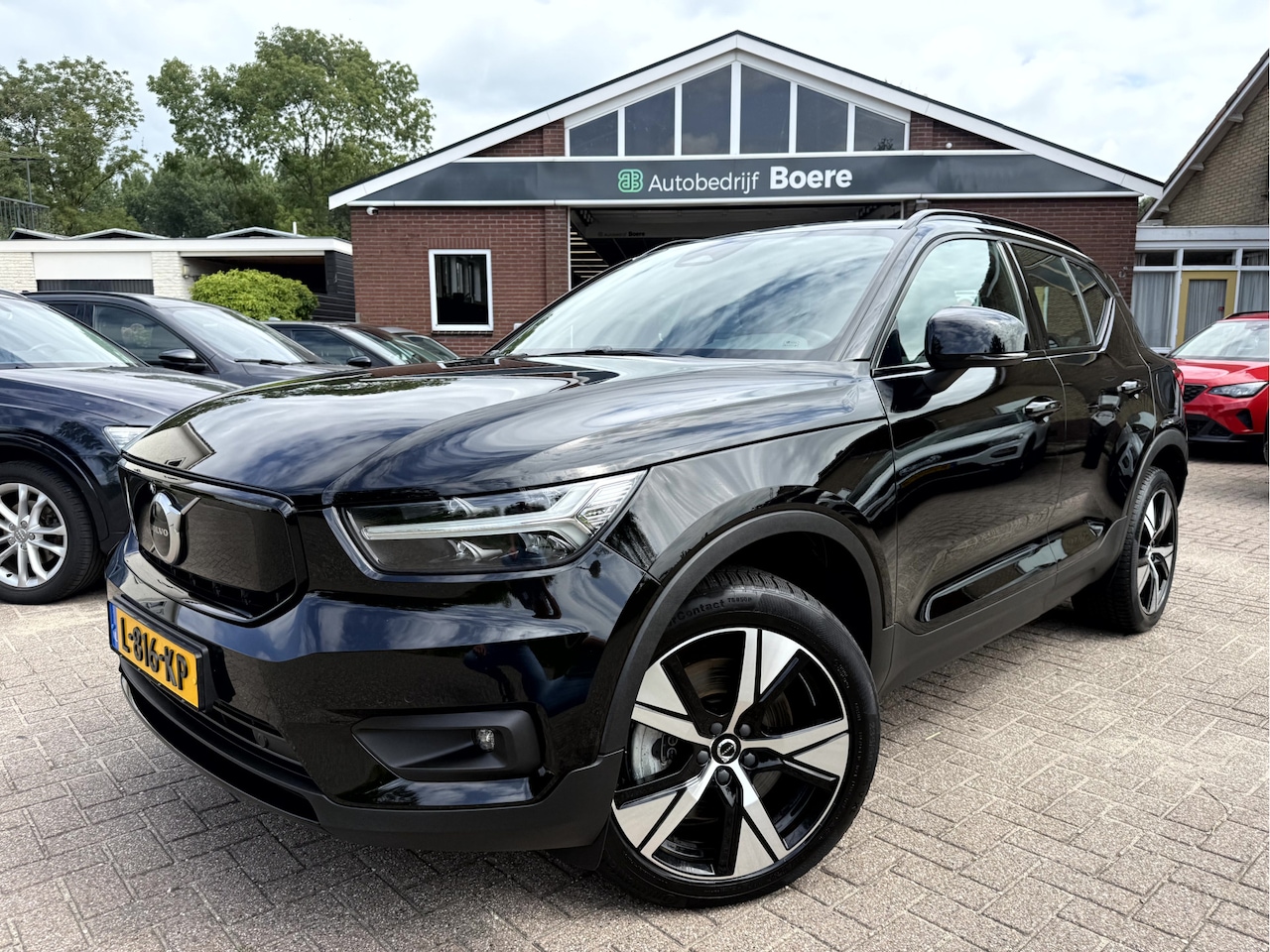 Volvo XC40 - Recharge P8 AWD R-Design SOH 92.6%, Trekhaak, Stoel/Stuurverwarming, Camera - AutoWereld.nl