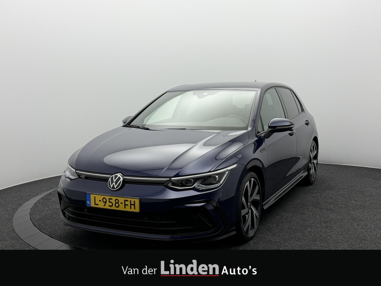 Volkswagen Golf - 1.5 eTSI R-Line | IQ Light | Harman&Kardon | Camera | Virtual Cockpit | Stoel/Stuurverwarm - AutoWereld.nl