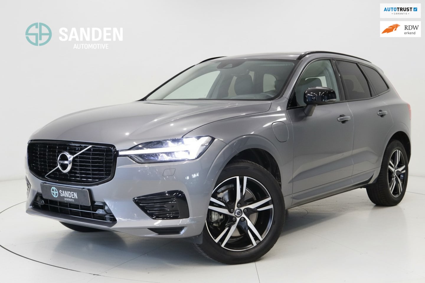 Volvo XC60 - 2.0 Recharge T8 AWD R-Design|Automaat|LED|Navi|Camera|Panodak|Electrische stoelen|19inch|S - AutoWereld.nl