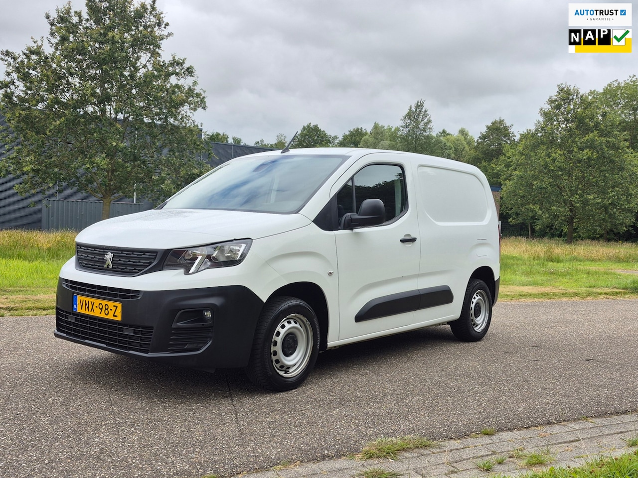 Peugeot Partner - 1.2 Benzine,airco/navi - AutoWereld.nl