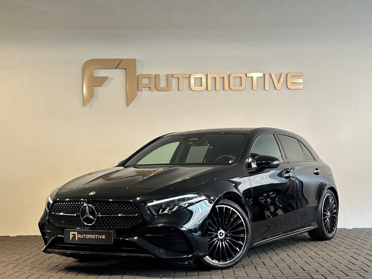 Mercedes-Benz A-klasse - 200 AMG Line Camera |Sfeerverlichting| Stoelverwarming|BlindSpot | Lane Assist - AutoWereld.nl