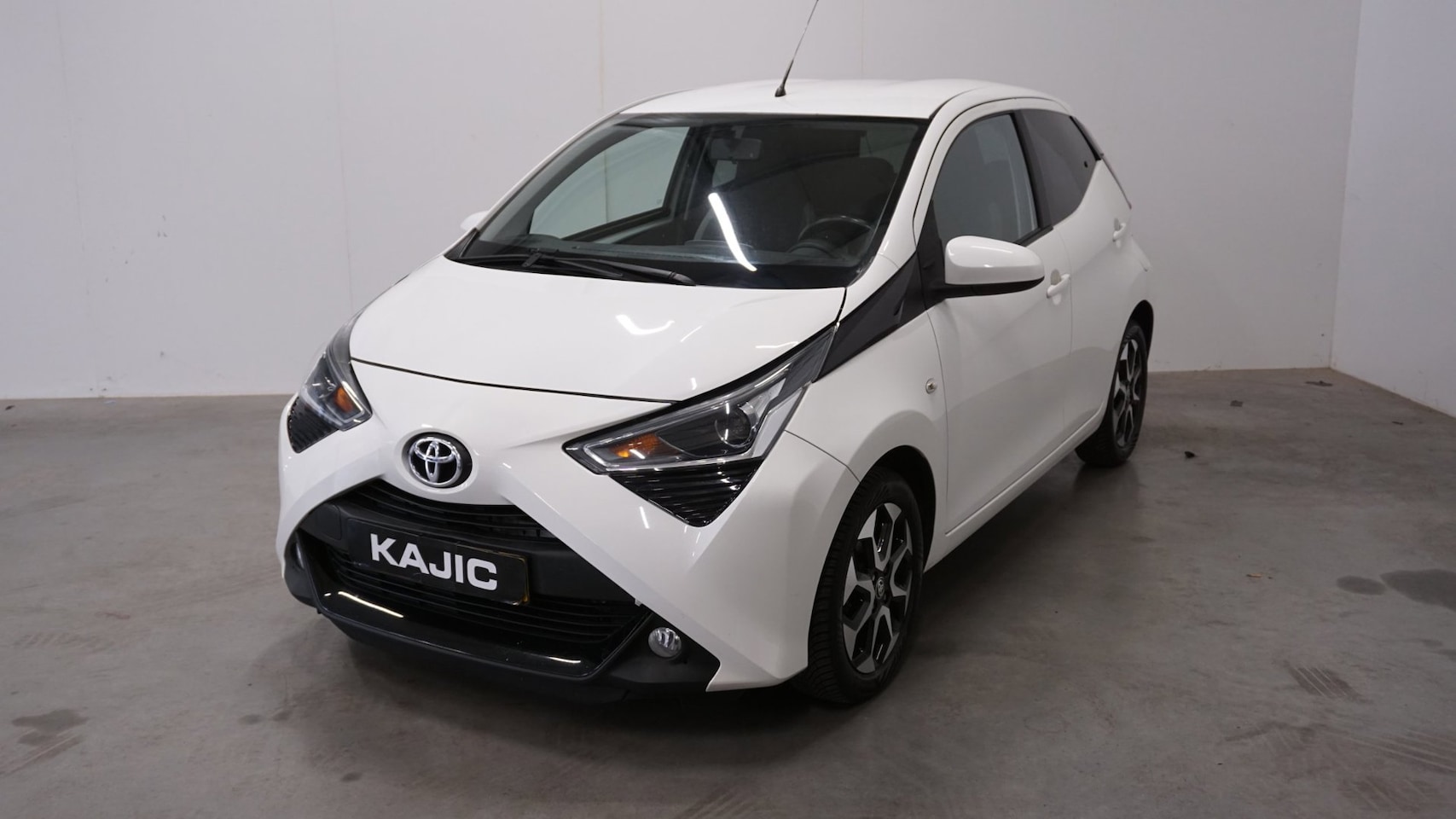 Toyota Aygo - 1.0 VVT-i x-cite 1.0 VVT-i x-cite - AutoWereld.nl