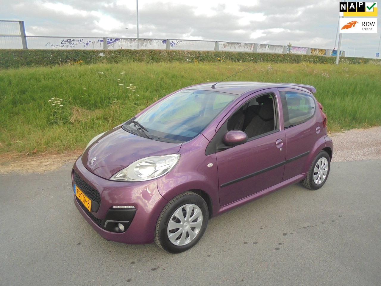Peugeot 107 - Peugeot 107 1.0 benzine 5 deurs airco 144.000km - AutoWereld.nl
