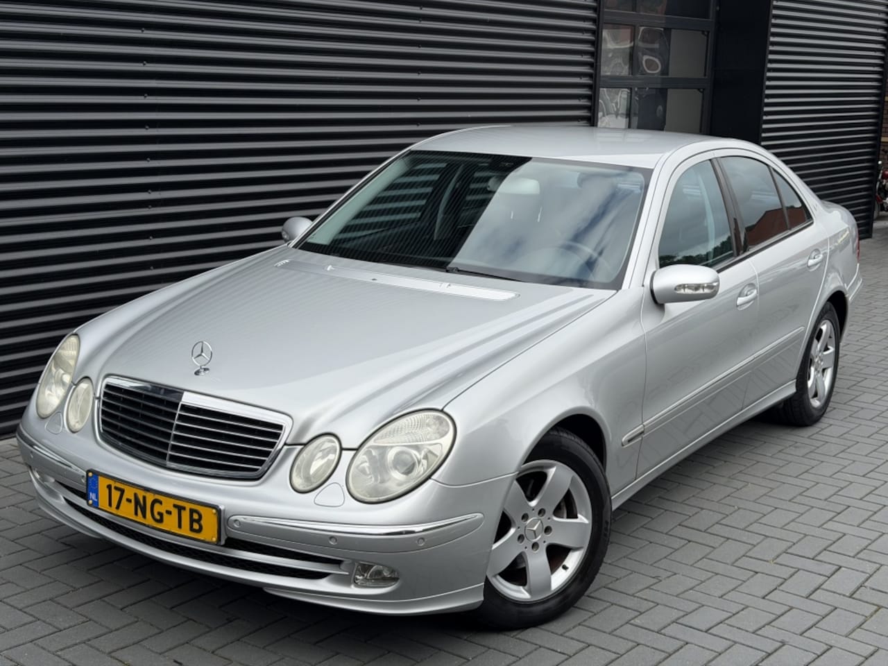 Mercedes-Benz E-klasse - 240 Avantgarde| AUTOMAAT| LEER| CLIMA| NAVI| CRUISE - AutoWereld.nl