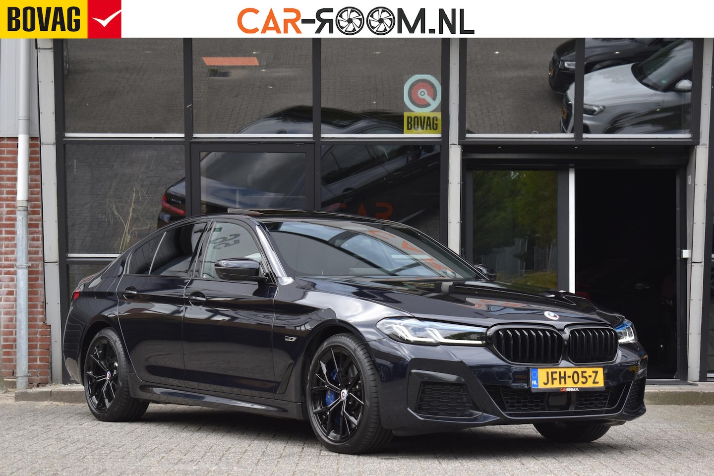BMW 5-serie - 545e xDrive M-Sport Pano Laser H&K HUD Keyless Trekhaak - AutoWereld.nl