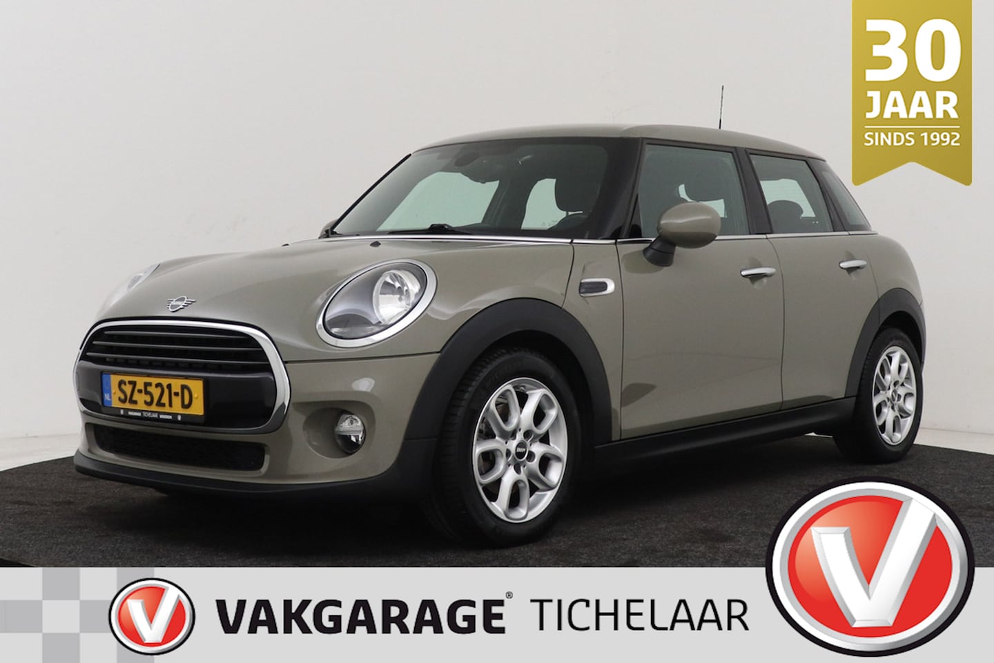 MINI 5-Deurs - 1.5 Cooper Salt | Airco | Org NL | Dealer Ond. | Cruise Control | CarPlay | Navigatie | - AutoWereld.nl