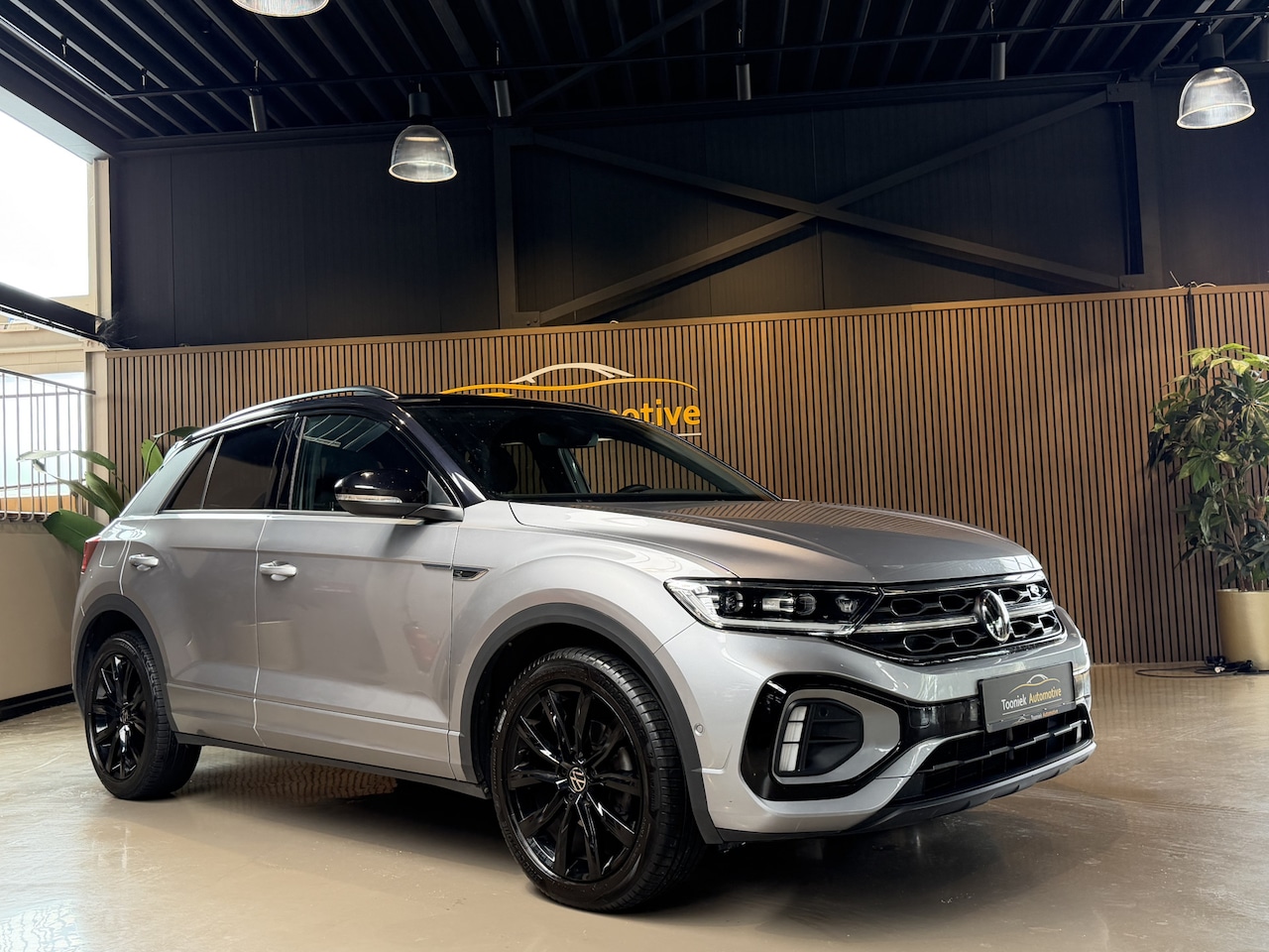 Volkswagen T-Roc - 1.5 TSI R-Line automaat |  black style | two-tone - AutoWereld.nl