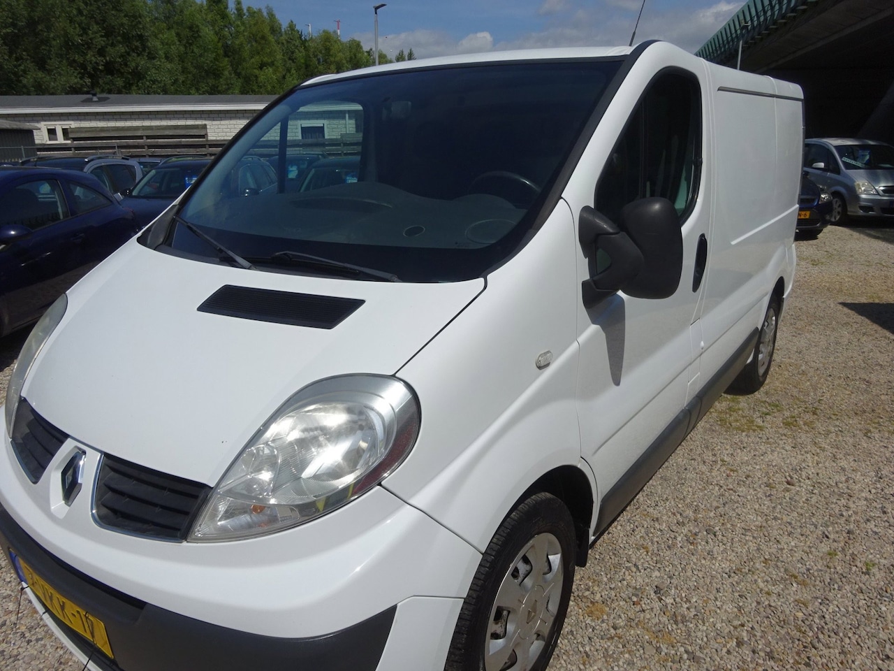 Renault Trafic - 2.0 dCi T27 L1H1 airco 6 bak navigatie - AutoWereld.nl