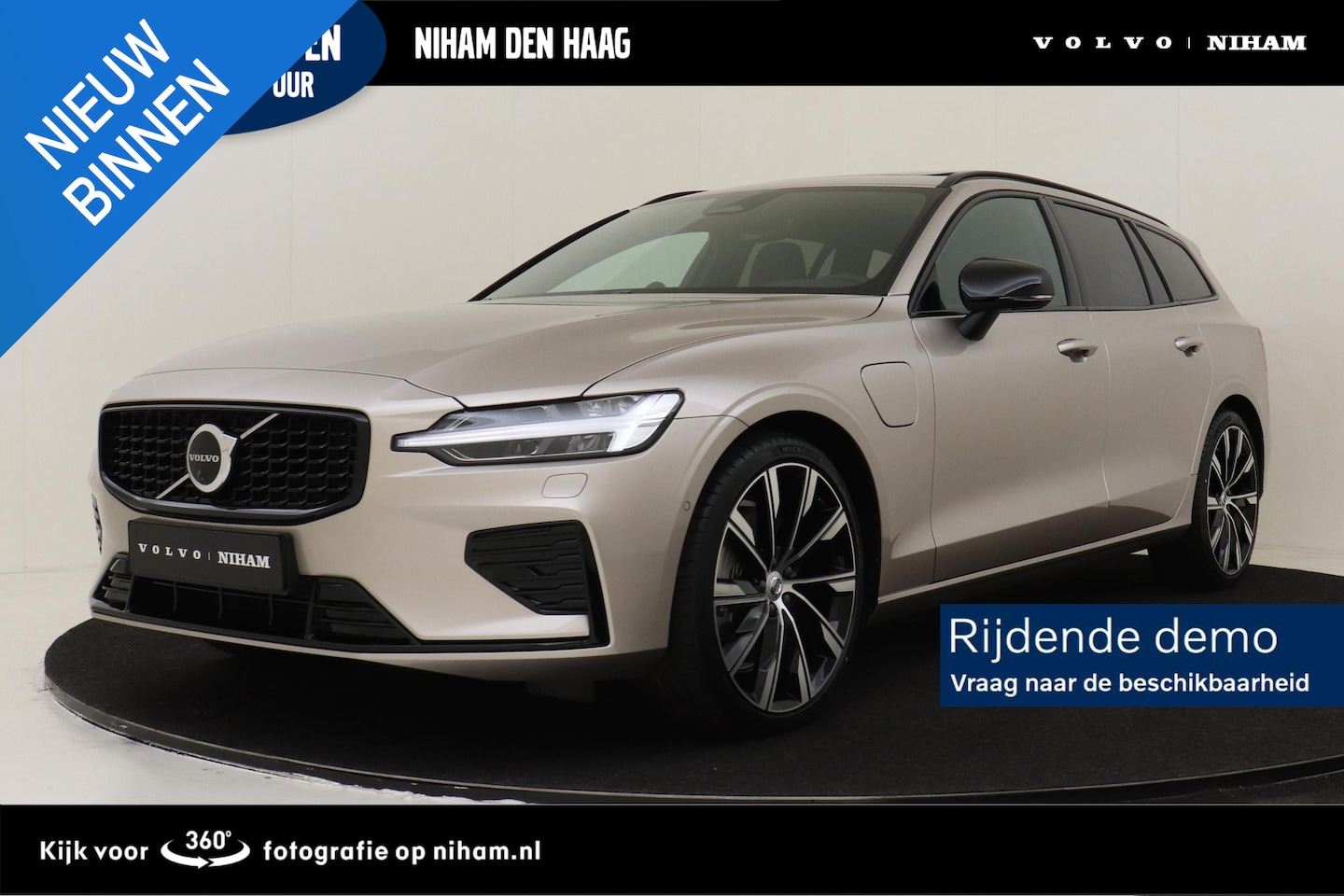 Volvo V60 - T6 PLUG-IN HYBRID AWD ULTRA DARK *VOL!* -PANO.DAK|BOWERS&WILKNS|360°CAM|HEAD-UP DISP.|SPOR - AutoWereld.nl