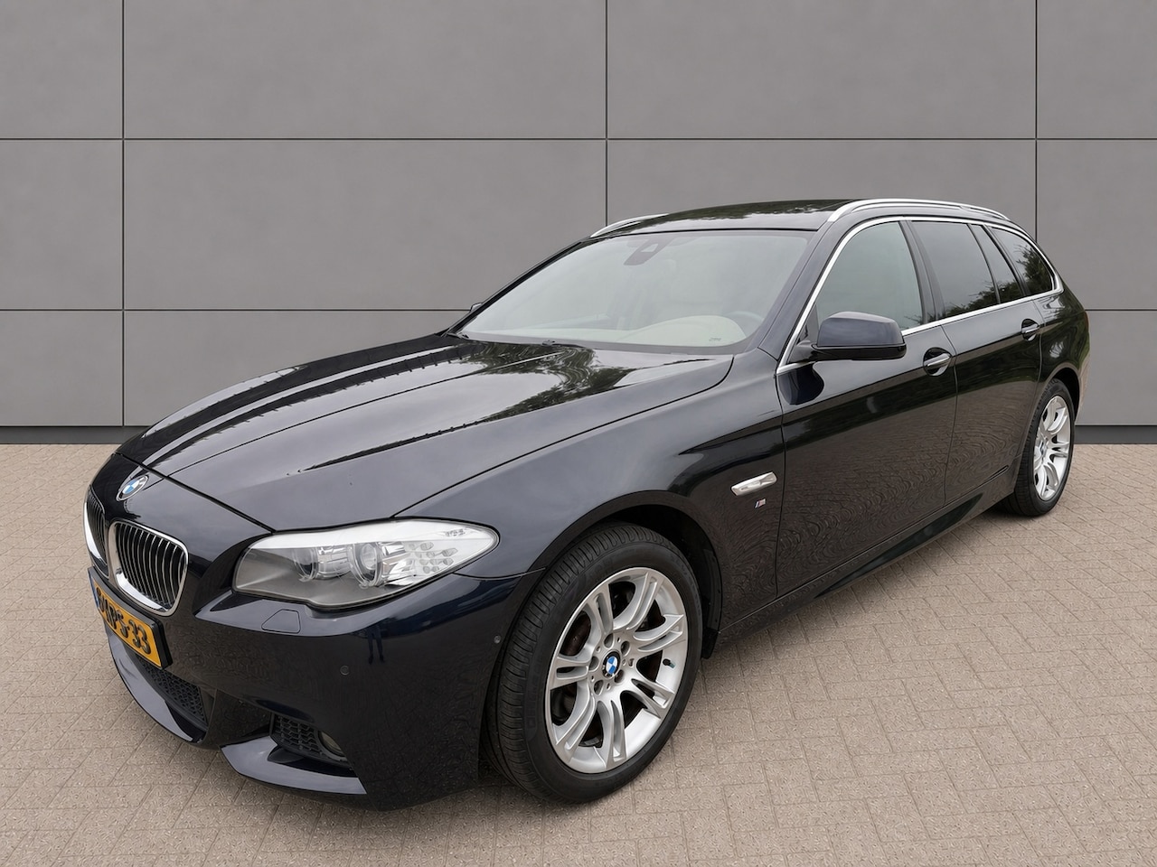 BMW 5-serie Touring - 528i High Executive M Sport Pano/Sportleer/Camera - AutoWereld.nl