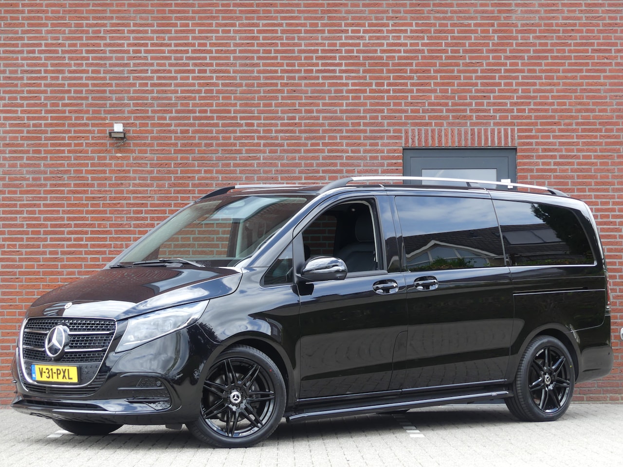 Mercedes-Benz V-klasse - 250d Lang AMG Dubbel Cabine LED/LEER/Trekhaak/Elek deuren - AutoWereld.nl