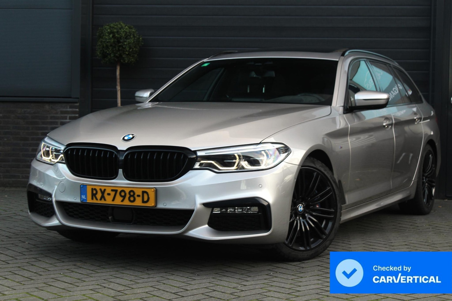 BMW 5-serie Touring - 540i xDrive M-Sport High Executive | Panorama Dak | Comfort Stoelen | Trekhaak | HUD - AutoWereld.nl