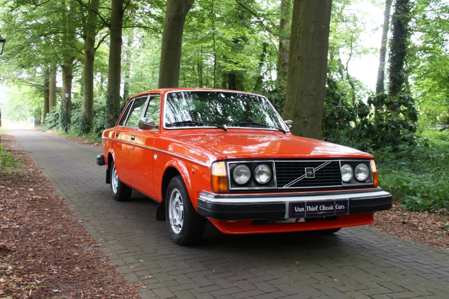 Volvo 244 - L Stuurbekrachtiging en 4-Traps automaat met OD. - AutoWereld.nl