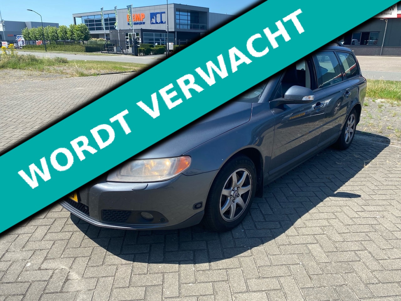 Volvo V70 - 2.5T Kinetic 200pk 2e eig. Clima Cruise PDC Trekhaak 1600kg. - AutoWereld.nl