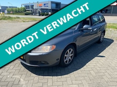 Volvo V70 - 2.5T Kinetic 200pk 2e eig. Clima Cruise PDC Trekhaak 1600kg