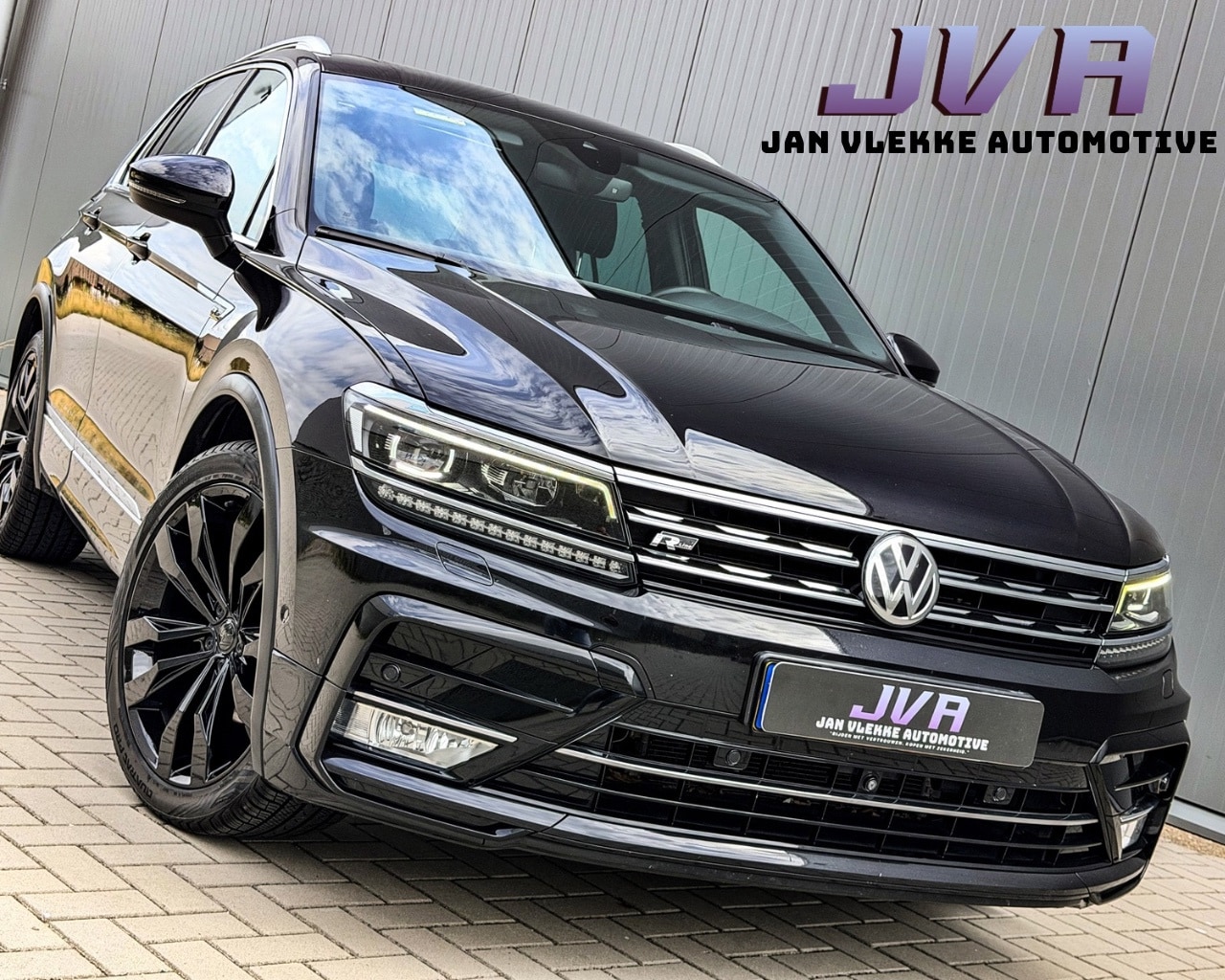 Volkswagen Tiguan - 1.4 TSI Highline 2x R-Line Pano Leder Full - AutoWereld.nl
